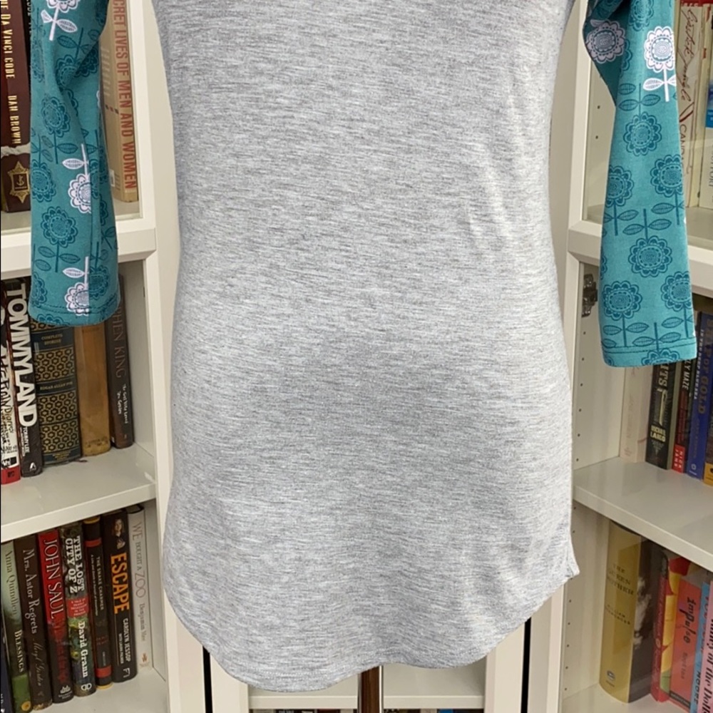 LuLaRoe Randy Gray Floral Print 3/4 Sleeve Tunic - Picture 3 of 15